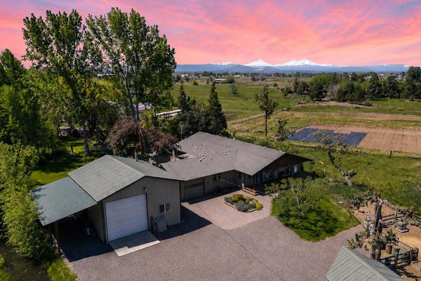 1350 NE Yucca Avenue, Redmond, OR 97756