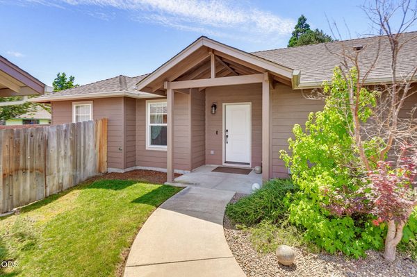 1003 1001 SE Grandview Avenue, Grants Pass, OR 97527