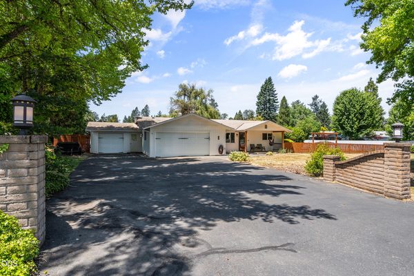 155 Westwood Drive, Grants Pass, OR 97527