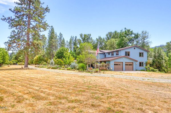 2076 Upper Applegate Road, Jacksonville, OR 97530
