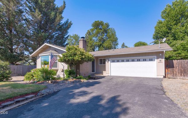 1660 NW Highland Avenue, Grants Pass, OR 97526