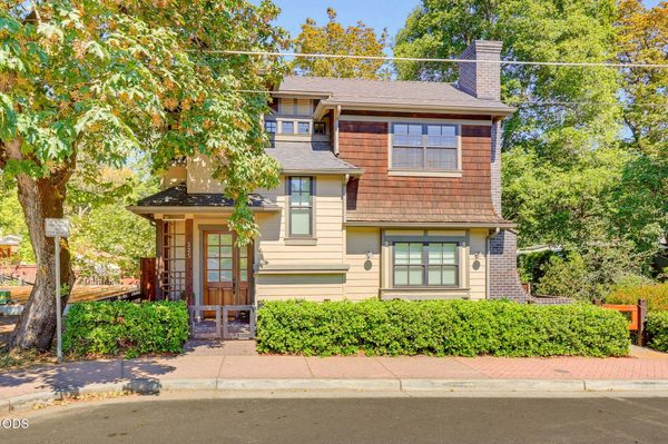 225 N Oregon Street, Jacksonville, OR 97530