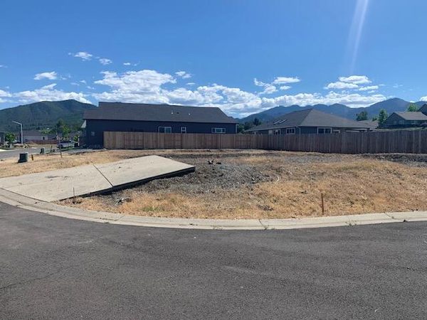 349 Quail Circle, Talent, OR 97540