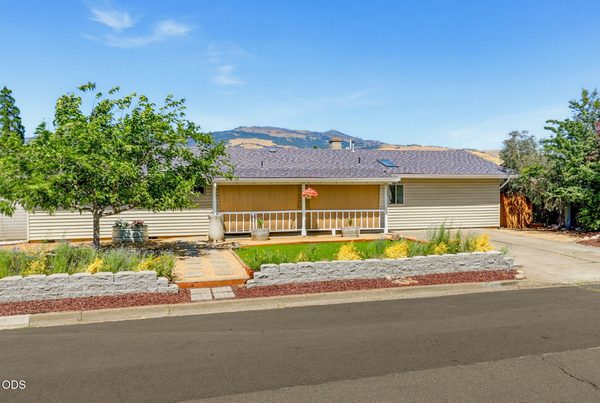 351 Oxford Street, Ashland, OR 97520