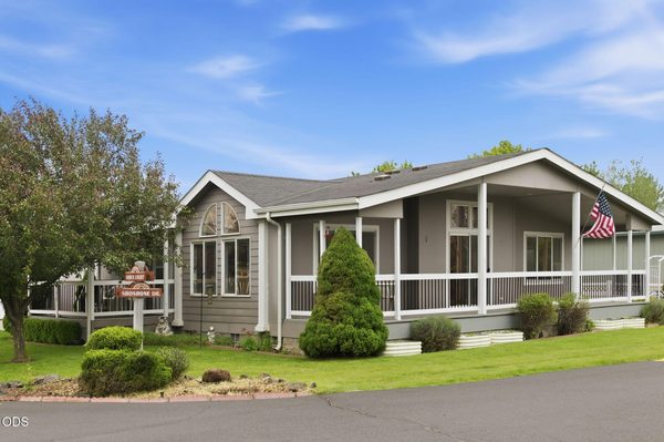 756 NE Sioux Court, Redmond, OR 97756