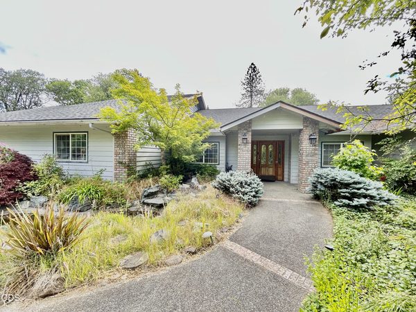 2075 SW Allen Creek Road, Grants Pass, OR 97527