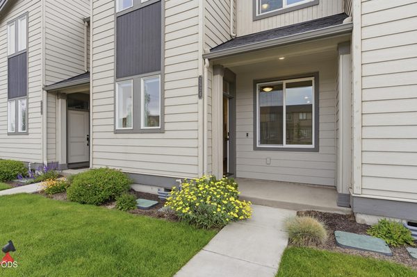 2524 NE Purcell Boulevard, Bend, OR 97701