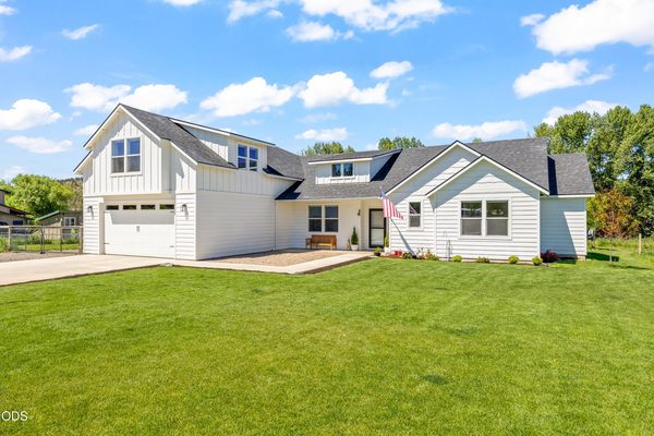 2467 NE Sunset View Lane, Prineville, OR 97754