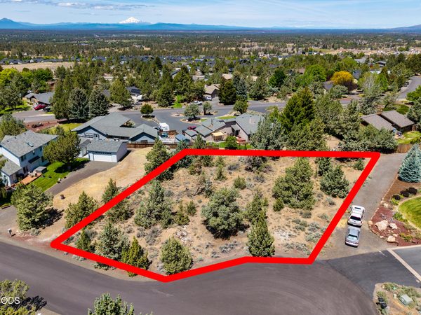 4047 SW Wickiup Court, Redmond, OR 97756