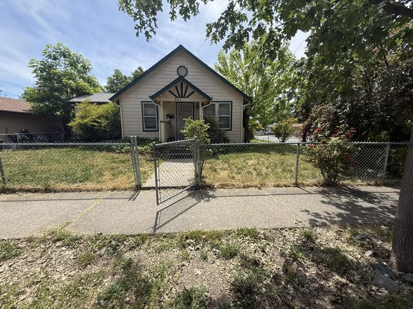 501 SE J Street, Grants Pass, OR 97526