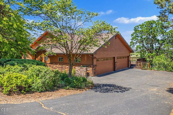 12065 Kestrel Road, Klamath Falls, OR 97601