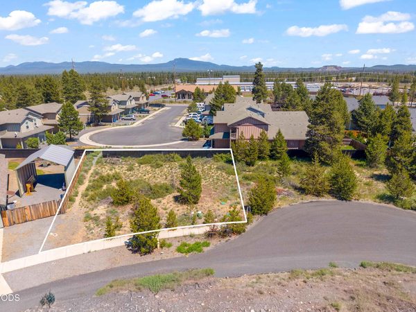 51374 Apache Tears Court, La Pine, OR 97739
