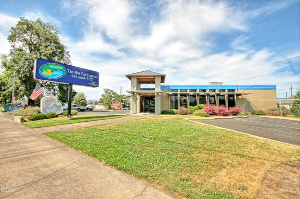 1025 Court Street, Medford, OR 97501