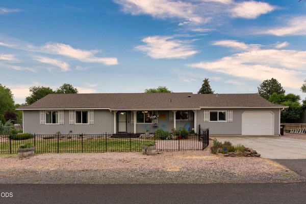 2284 NW 13th Street, Redmond, OR 97756