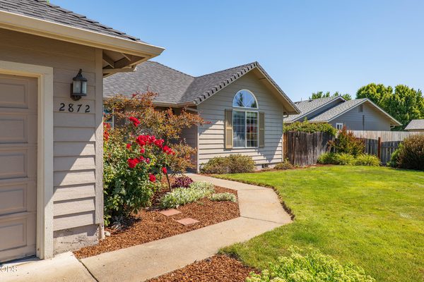 2872 Galaxy Way, Grants Pass, OR 97527