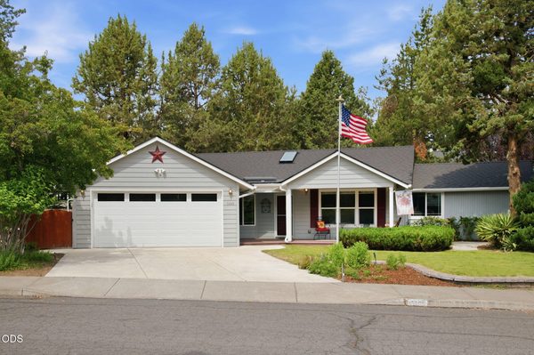 1105 SE Palmwood Court, Bend, OR 97702
