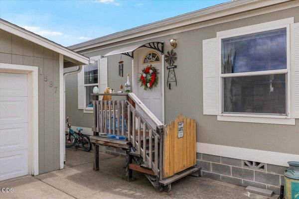 1587 SW Sun Glo Drive, Grants Pass, OR 97527