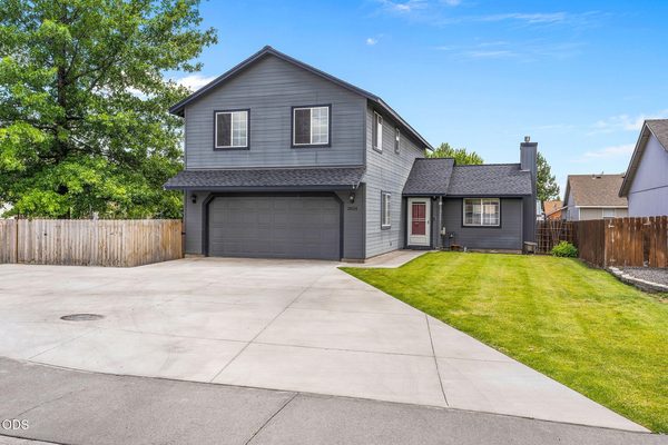 2834 SW 27th Court, Redmond, OR 97756