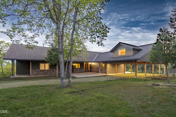 22494 Jefferson Road, Ashland, OR 97520