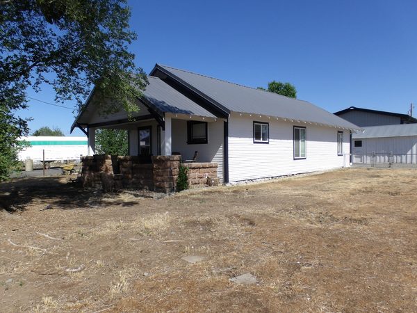 411 SE Evergreen Avenue, Redmond, OR 97756