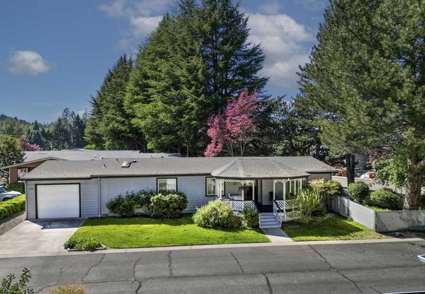 1010 Hemlock Lane, Grants Pass, OR 97527
