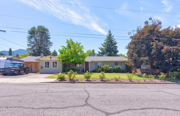 1411 NE Grable Drive, Grants Pass, OR 97526