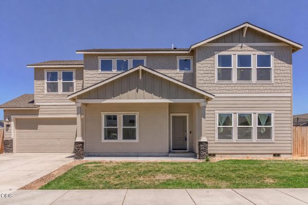300 NW Double Eagle Avenue, Madras, OR 97741