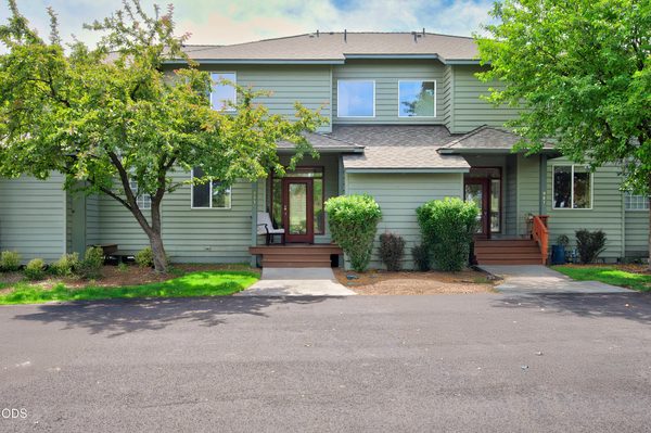 993 Golden Pheasant Drive, Redmond, OR 97756
