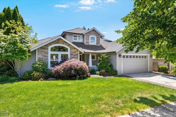 3880 Crystal Springs Drive, Medford, OR 97504