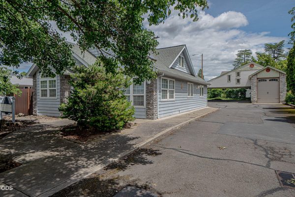 11 Tripp Street, Medford, OR 97504