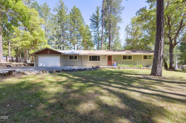 1740 Queens Branch Road, Rogue River, OR 97537