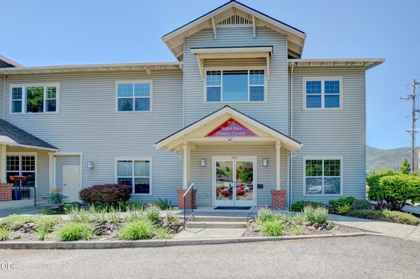 905 Skylark Place, Ashland, OR 97520