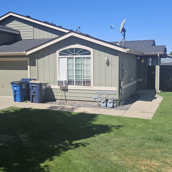569 -571 NE Negus Loop, Redmond, OR 97756
