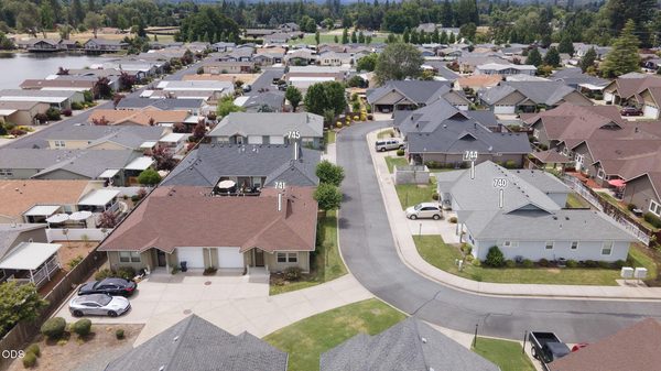 740 SW Kinsington Court Court, 740 741 744 745, Grants Pass, OR 97526