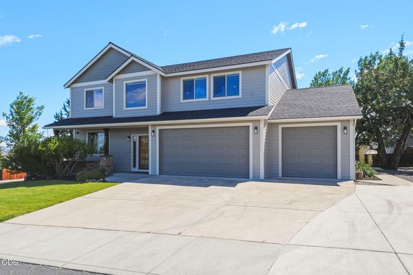 2484 SW 39th Street, Redmond, OR 97756