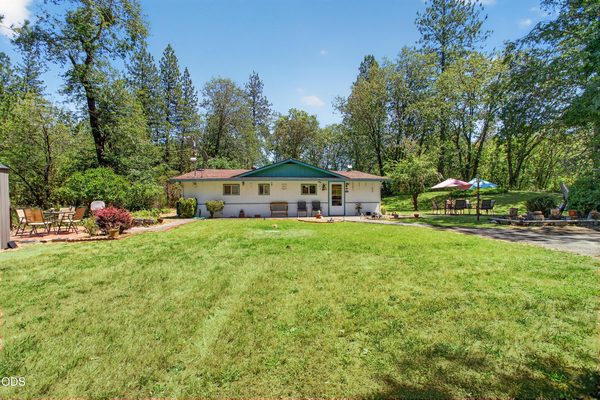 4041 Woodland Park Road, Grants Pass, OR 97527