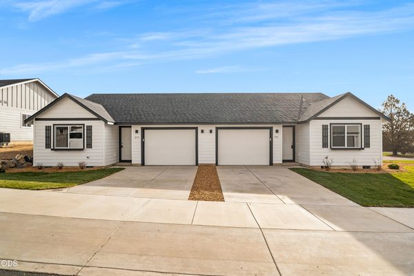 895 SE Starview Avenue, Madras, OR 97741