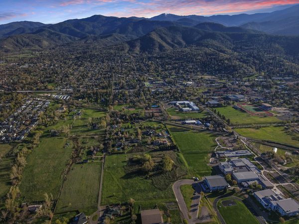 E Main Street, Ashland, OR 97520