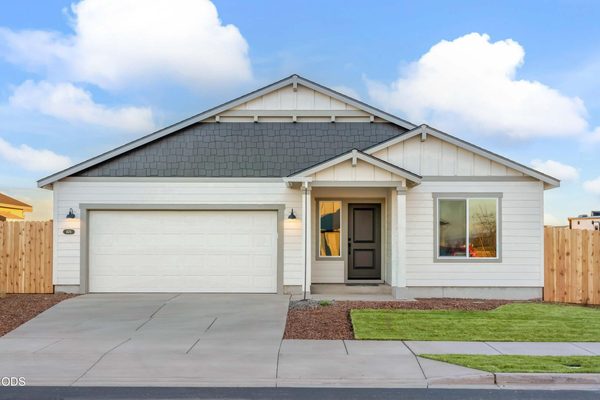 1298 NW Fairway Drive, 142, Madras, OR 97741