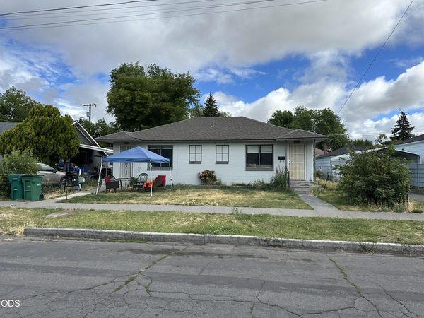2215 Applegate Avenue, Klamath Falls, OR 97601