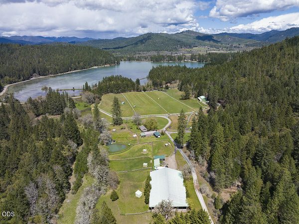 910 Reeves Creek Road, Selma, OR 97538