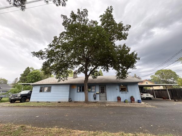 423 SE M Street, Grants Pass, OR 97526