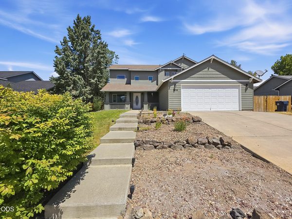 919 NW Oak Lane, Redmond, OR 97756