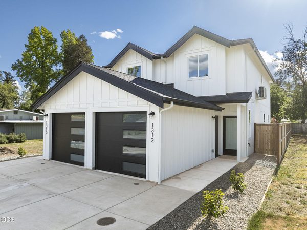 1312 NW Conklin Avenue, Grants Pass, OR 97526