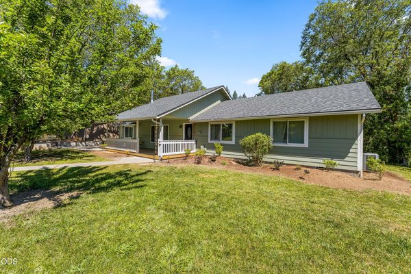 4570 New Hope Road, Grants Pass, OR 97527