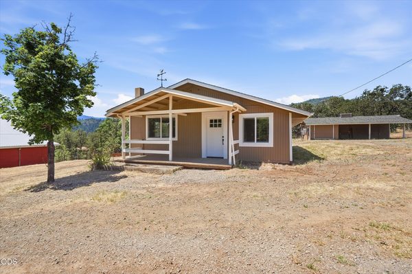 8960 N Applegate Road, Grants Pass, OR 97527