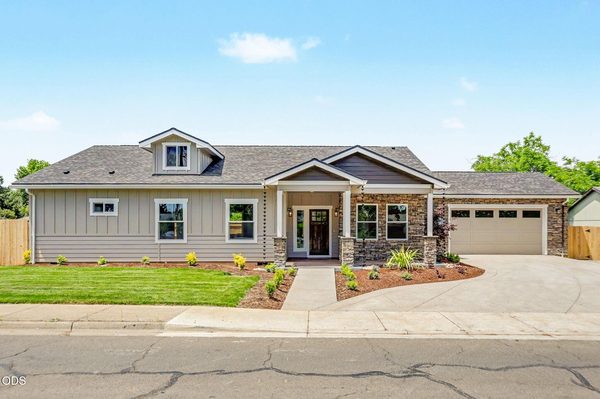 1322 Orchard Home Drive, Medford, OR 97501