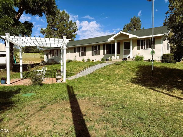 24980 Owens Lane, Klamath Falls, OR 97603