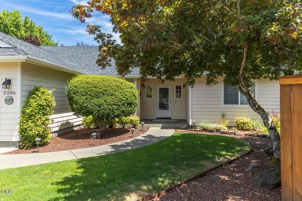 2206 Egret Court, Grants Pass, OR 97526