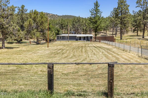 19223 N Poe Valley Road, Klamath Falls, OR 97603